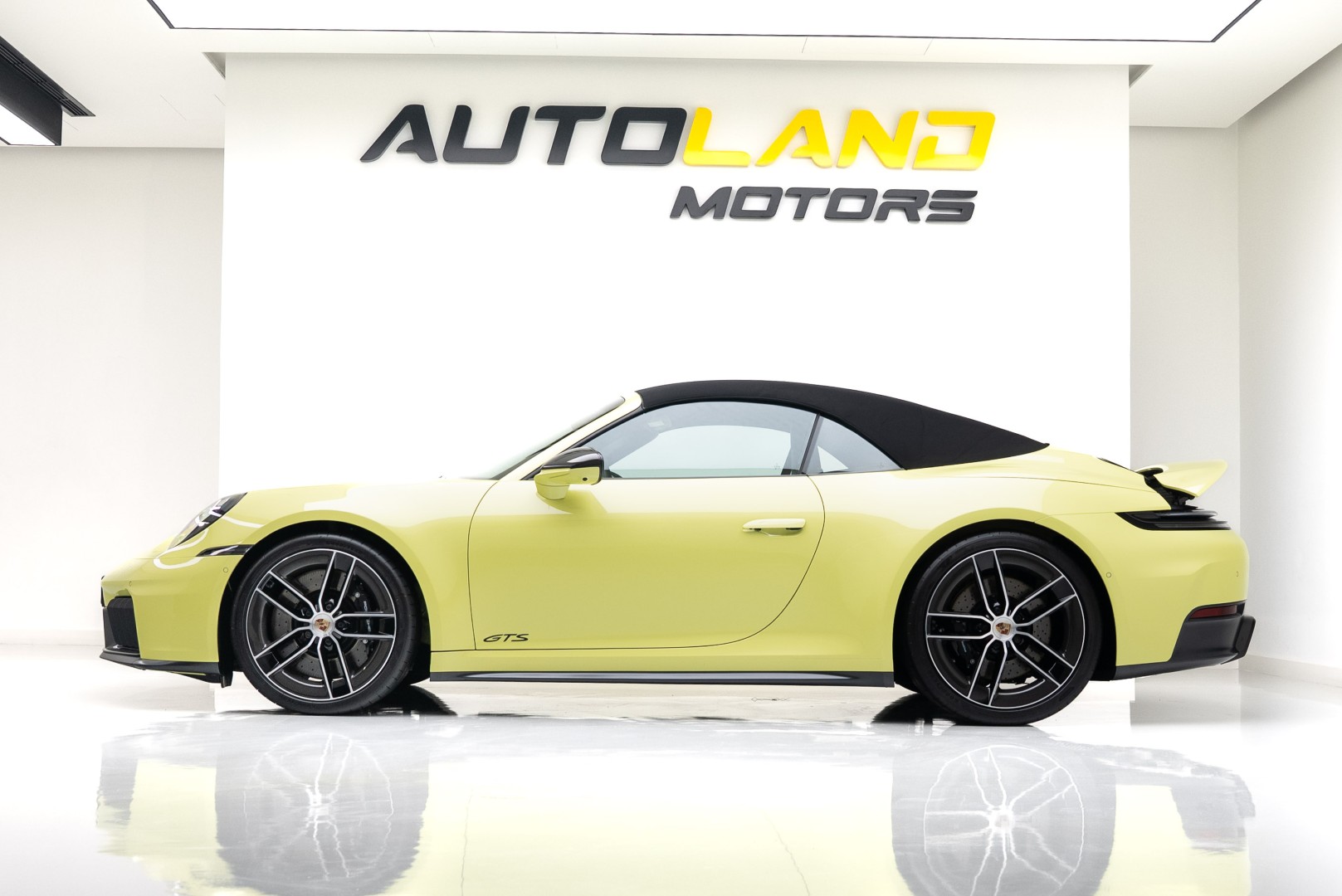 2025 PORSCHE 911 CARRERA GTS CABRIO | MAIN DEALER WARRANTY | CARBON EXTERIOR